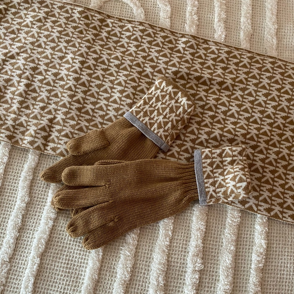 NWOT Michael Kors Scarf and Glove Set